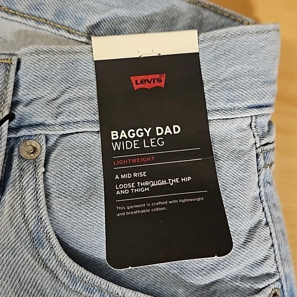 NWT Levi's Baggy Dad Wide Leg Lightwash womans jeans 32x32 - Picture 8 of 14